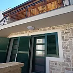 Jacuzzi Haus By Interhome Nyaraló Posedarje