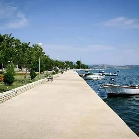 Jacuzzi Haus By Interhome * Posedarje