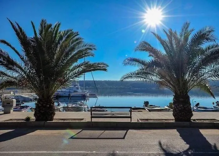 Jacuzzi Haus By Interhome * Posedarje