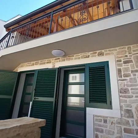 Jacuzzi Haus By Interhome Сasa de vacaciones Posedarje