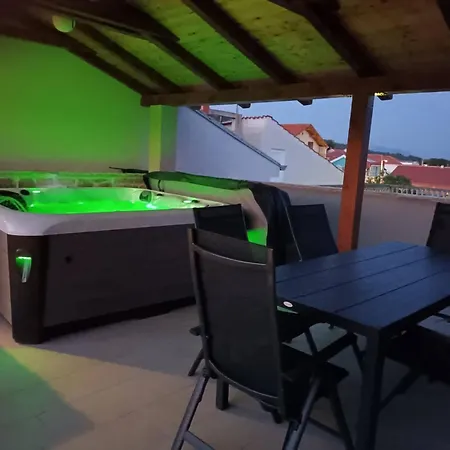 Jacuzzi Haus By Interhome Сasa de vacaciones Posedarje