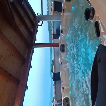 Jacuzzi Haus By Interhome * Posedarje