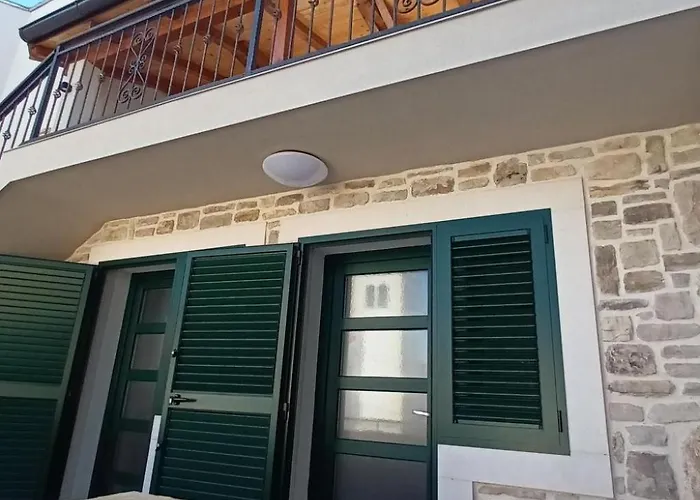 Jacuzzi Haus By Interhome Hébergement de vacances Posedarje