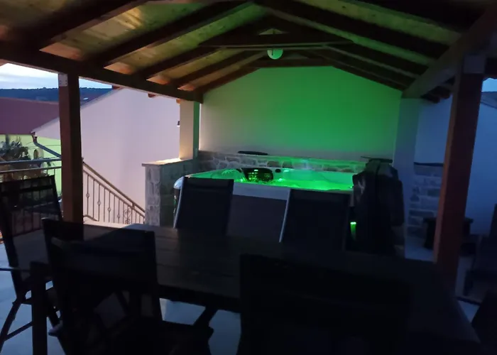 Jacuzzi Haus By Interhome * Posedarje